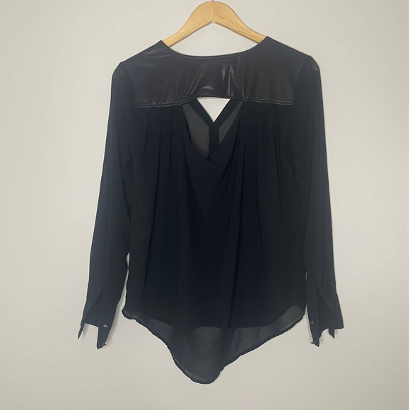 Rock & Republic Semi Sheer Cut Out Button Up Open Back Top - Picture 9 of 9